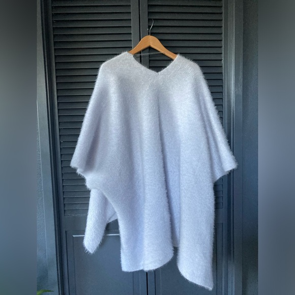 Fuzzy open poncho (New without tags!) - Picture 6 of 8